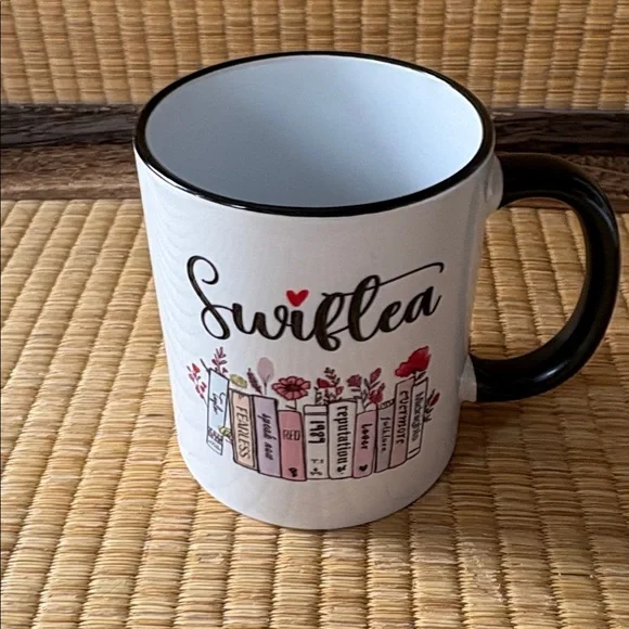 🆕TAYLOR SWIFT: Swiftea Mug with Black Handle - Picture 2 of 5